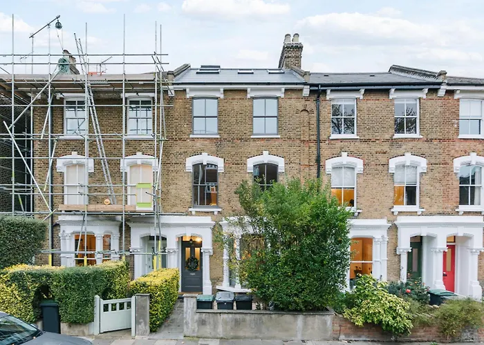 Private Comfortable Loft Apt In Superb Period Home